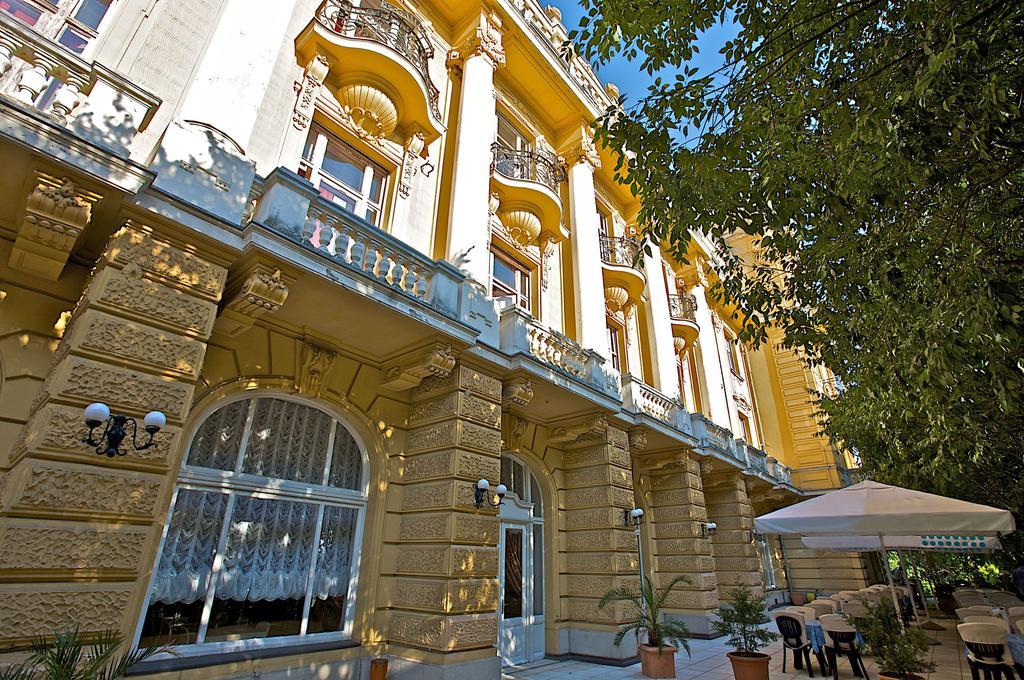 Guest House Hotel Riviera Pula Luaran gambar