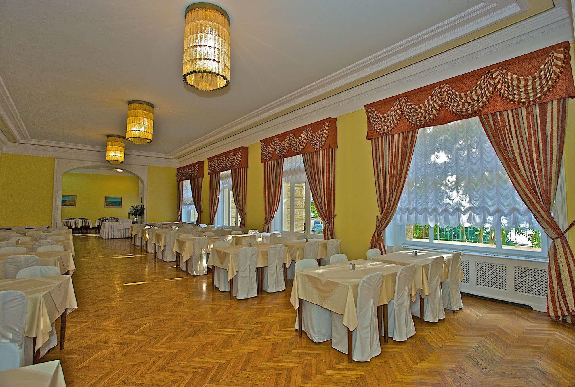Guest House Hotel Riviera Pula Luaran gambar