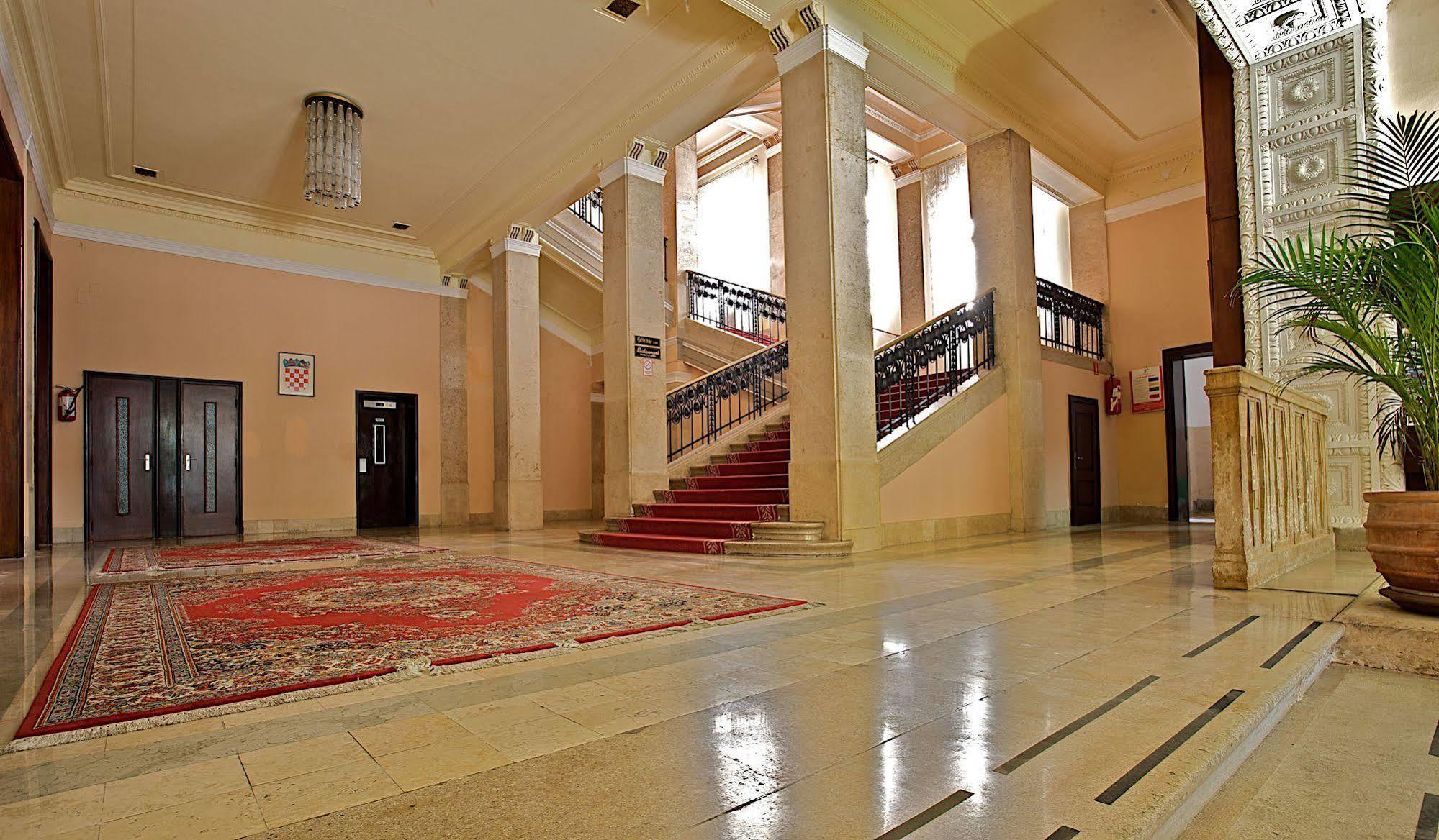Guest House Hotel Riviera Pula Luaran gambar
