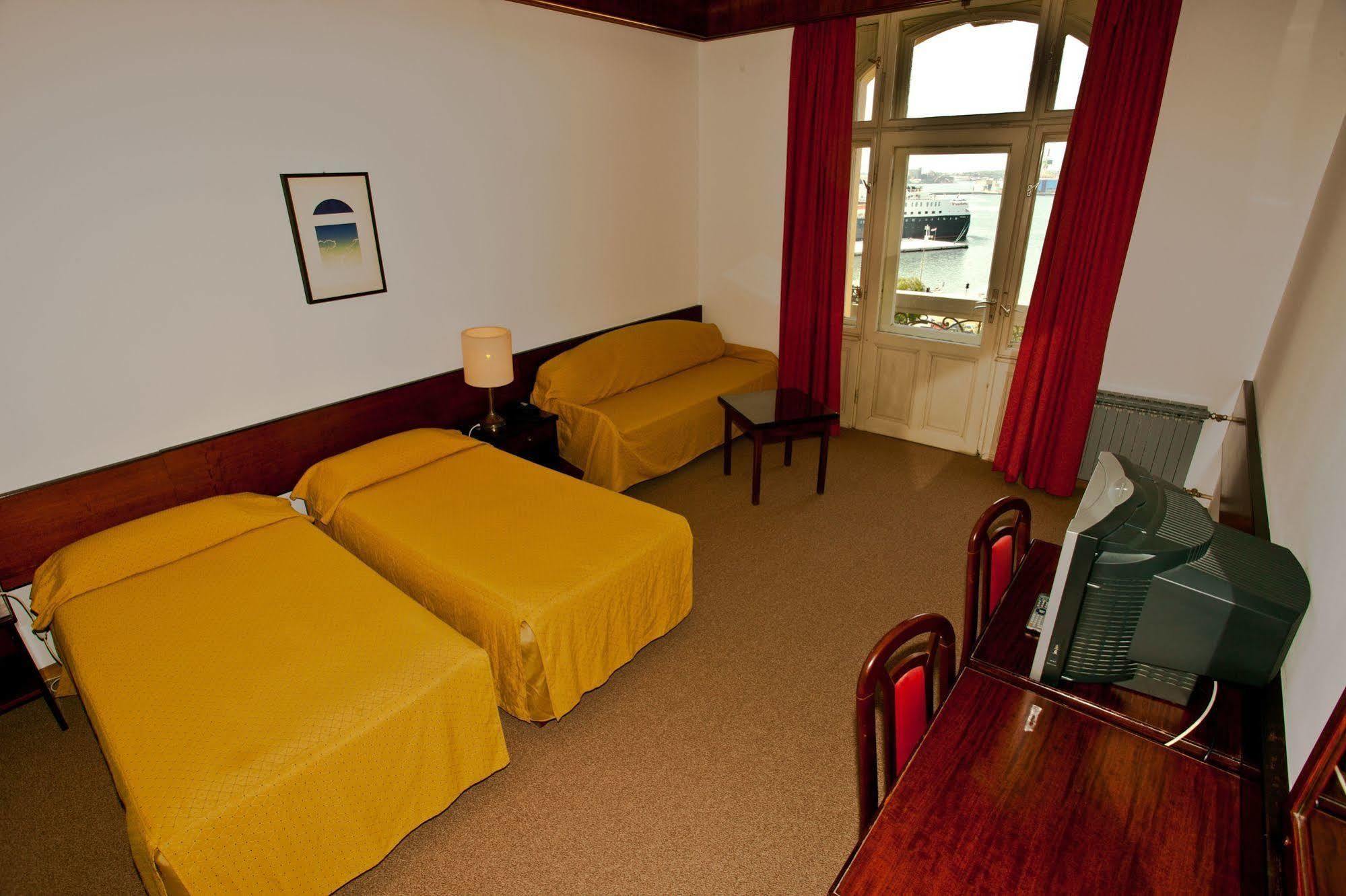 Guest House Hotel Riviera Pula Luaran gambar