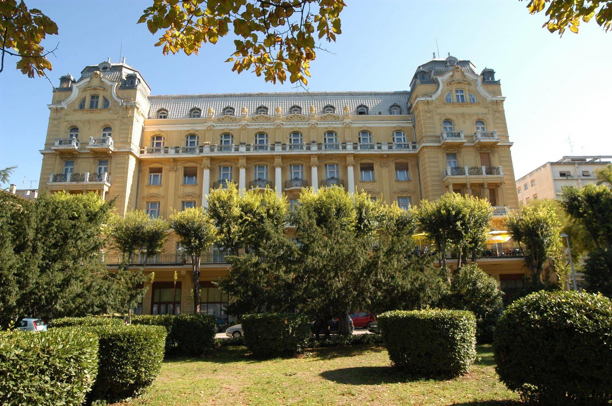 Guest House Hotel Riviera Pula Luaran gambar